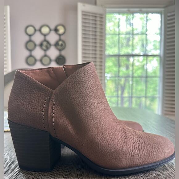 Lucky Brand Women’s Bellita Brown Rust Leather Ankle Boot size 8 new - Picture 2 of 9